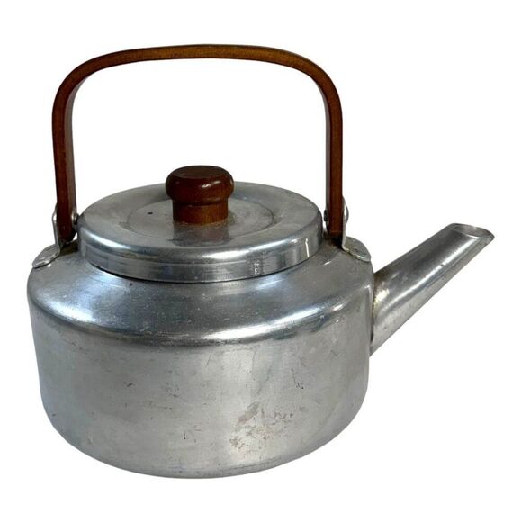 Vintage MCM Aluminum Teapot With Wooden Handle & Lid Retro Kitchen Cottage - Picture 3 of 6